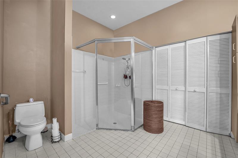 Image 27 of 41 For 7701 Highlands Cir