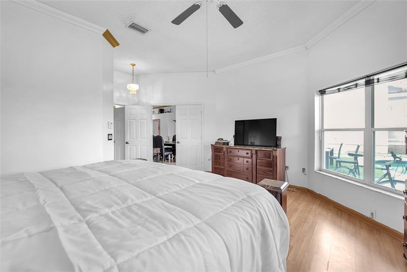 Image 32 of 41 For 7701 Highlands Cir