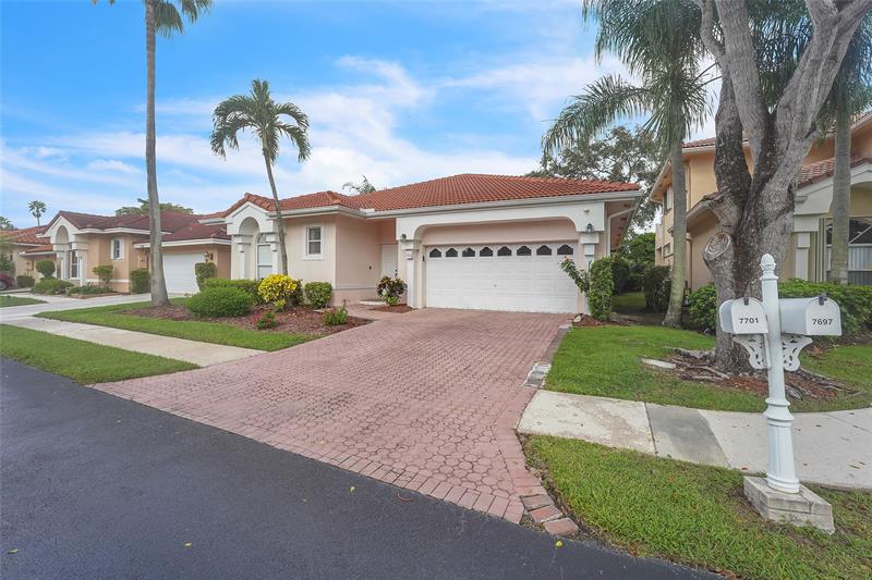 Image 4 of 41 For 7701 Highlands Cir