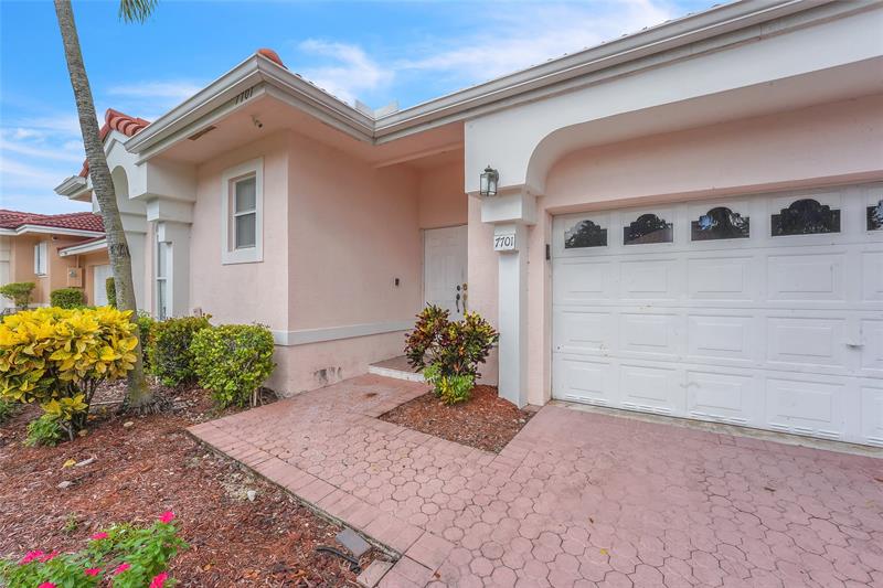 Image 8 of 41 For 7701 Highlands Cir