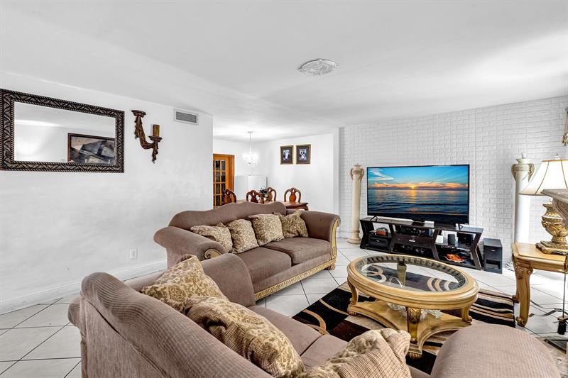 Image 8 of 57 For 6409 72nd Ave