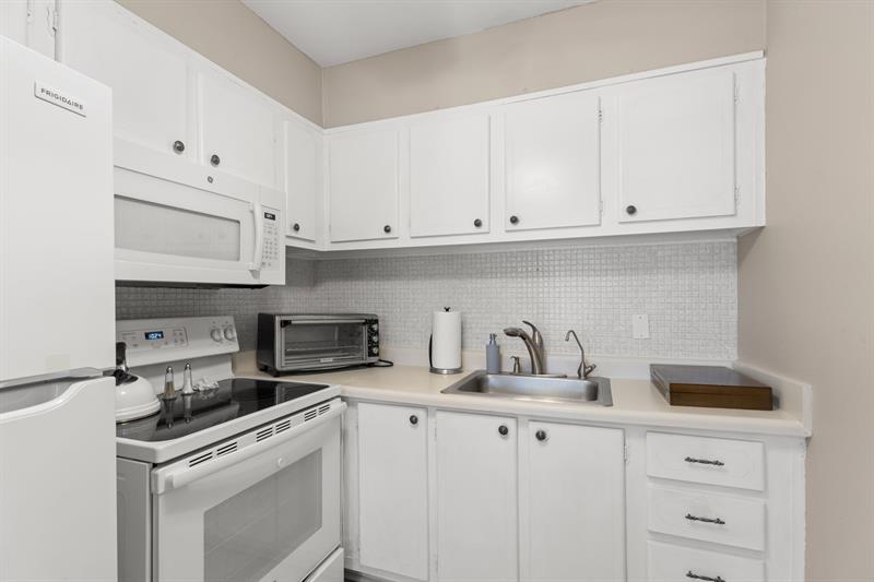 Image 15 of 30 For 2160 56th Ct  102