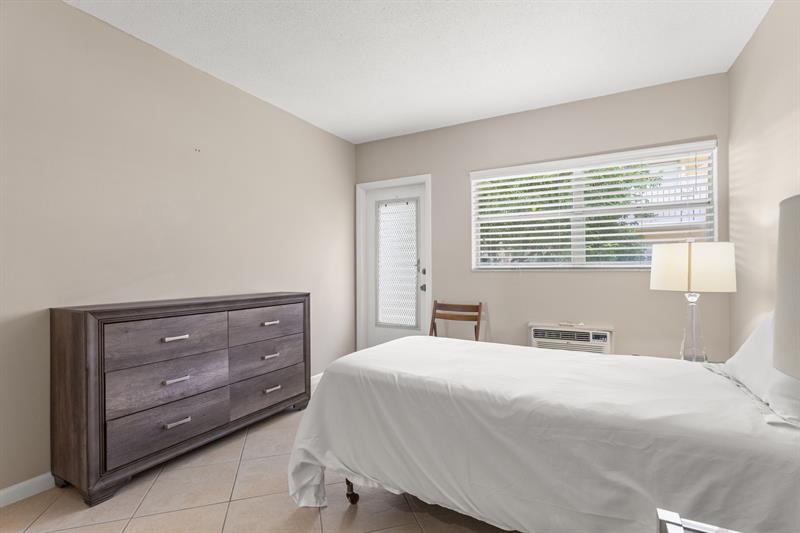 Image 18 of 30 For 2160 56th Ct  102