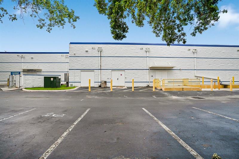 Image 6 of 14 For 1605 Oakland Park Blvd