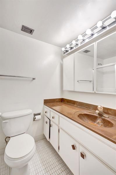 Image 31 of 93 For 7441 Wayne Ave  10c