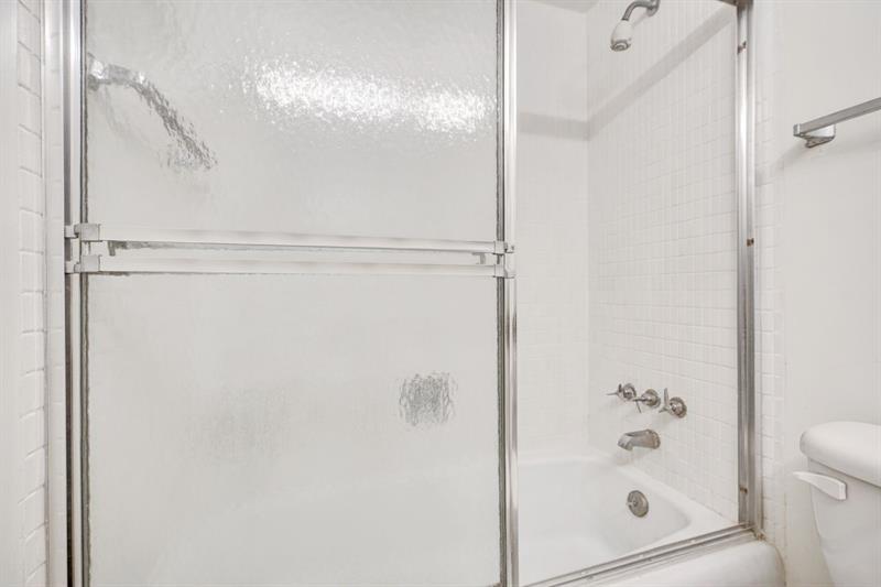 Image 33 of 93 For 7441 Wayne Ave  10c