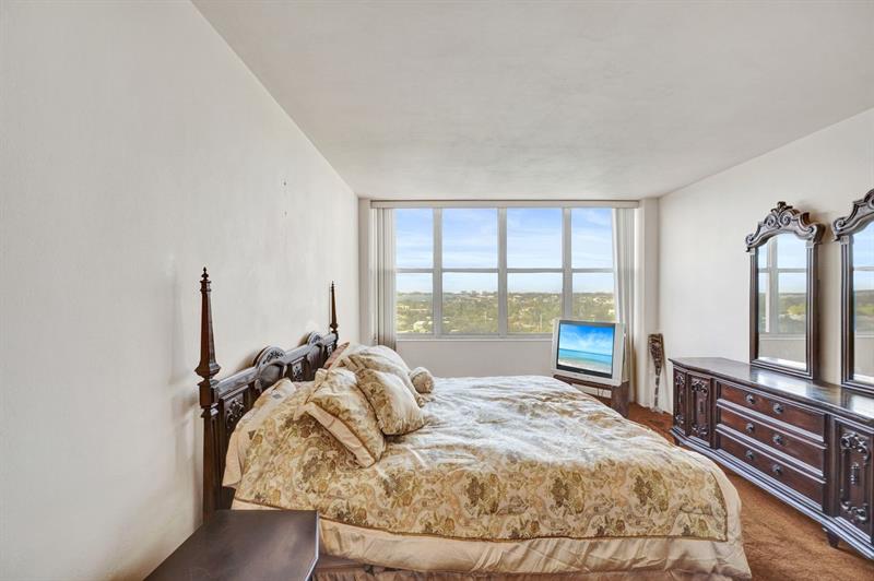 Image 39 of 93 For 7441 Wayne Ave  10c