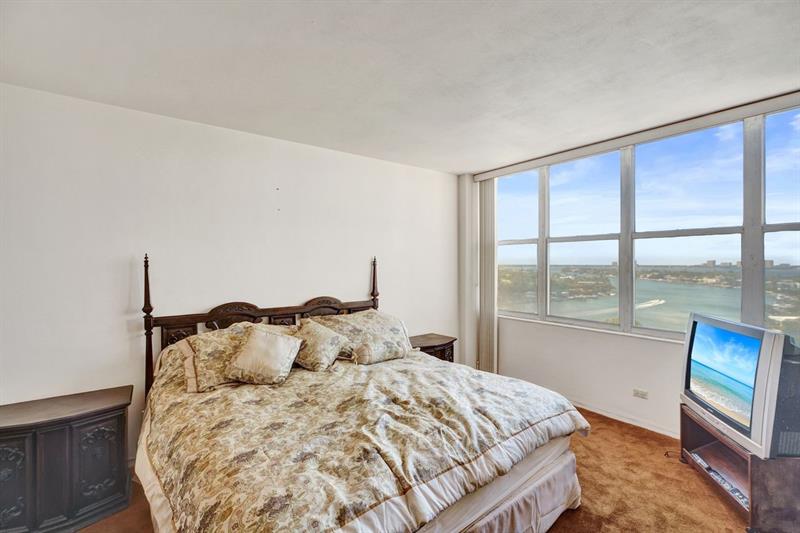 Image 41 of 93 For 7441 Wayne Ave  10c
