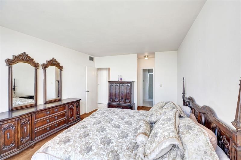Image 43 of 93 For 7441 Wayne Ave  10c