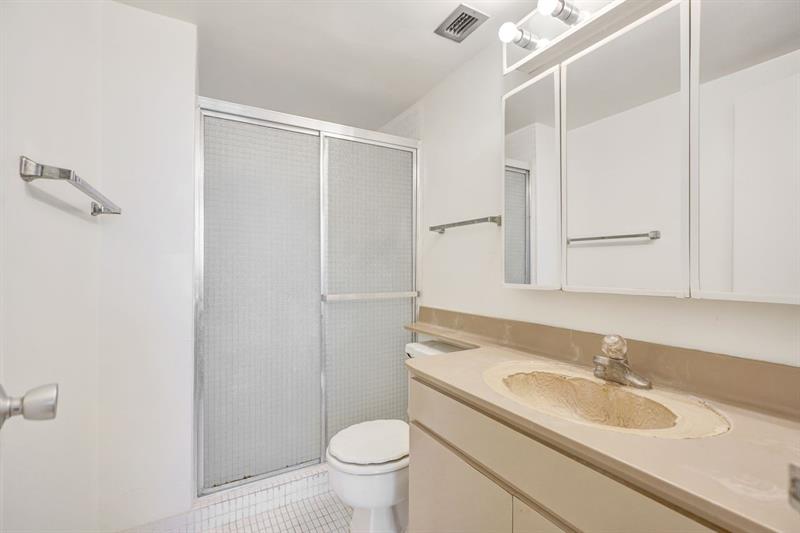 Image 44 of 93 For 7441 Wayne Ave  10c