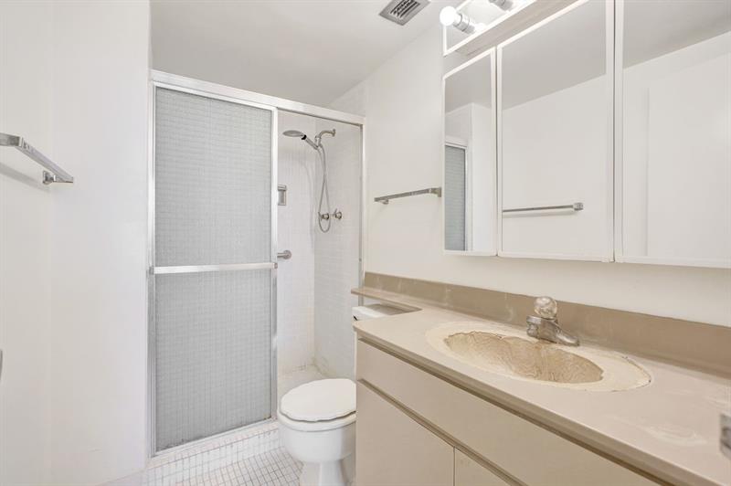 Image 46 of 93 For 7441 Wayne Ave  10c