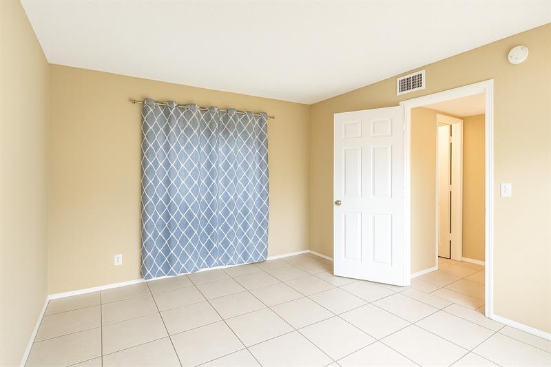 Image 14 of 19 For 11340 Royal Palm Blvd  11340