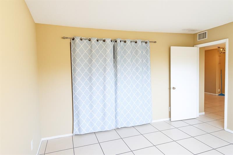 Image 18 of 19 For 11340 Royal Palm Blvd  11340