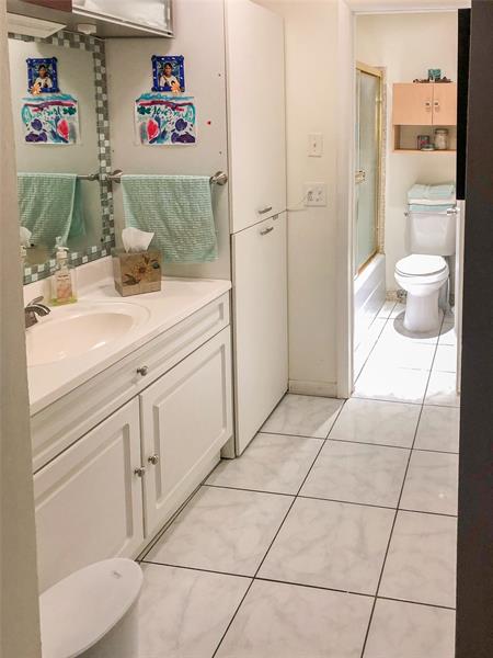 Image 18 of 47 For 5614 Hammock Ln  113