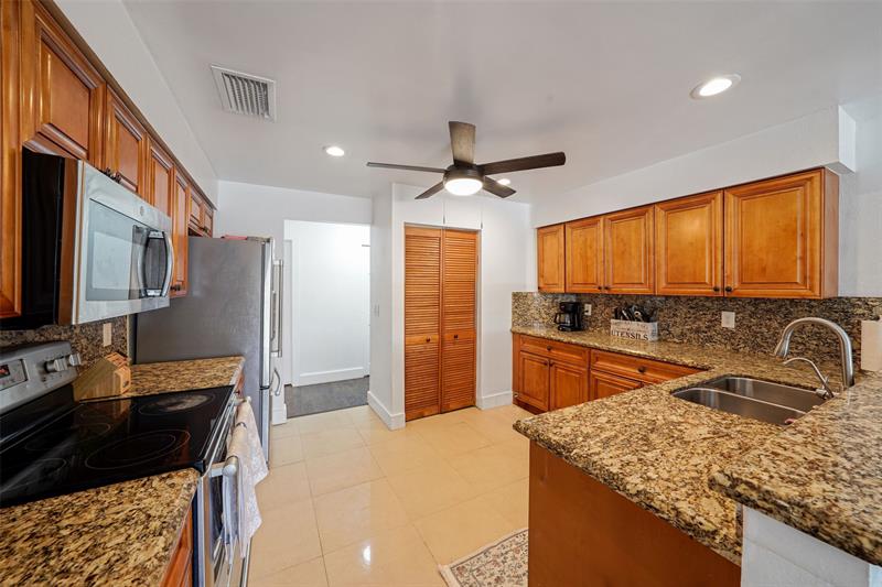 Image 10 of 58 For 2687 Oak Park Cir
