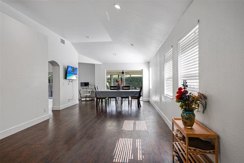 Image 15 of 58 For 2687 Oak Park Cir