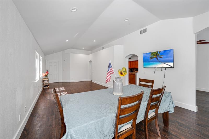 Image 19 of 58 For 2687 Oak Park Cir
