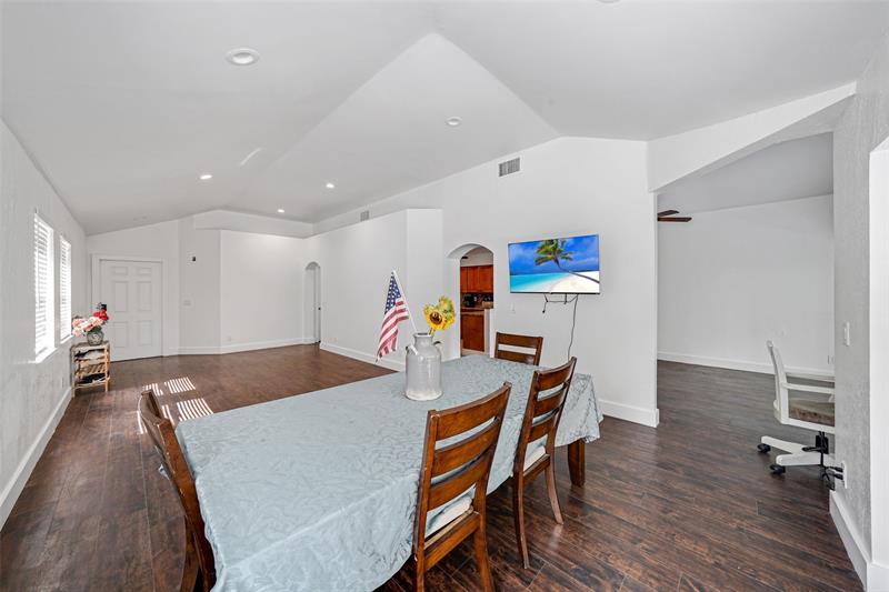 Image 20 of 58 For 2687 Oak Park Cir