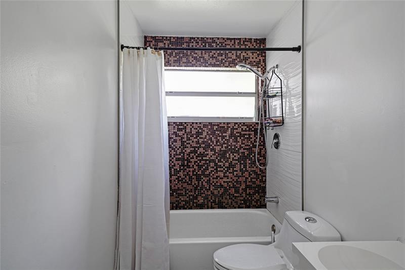 Image 21 of 58 For 2687 Oak Park Cir