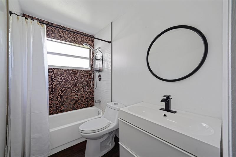 Image 22 of 58 For 2687 Oak Park Cir