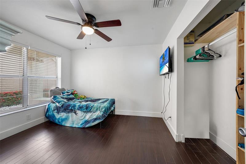 Image 28 of 58 For 2687 Oak Park Cir