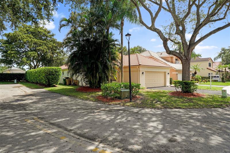 Image 3 of 58 For 2687 Oak Park Cir