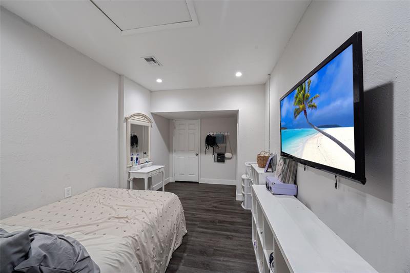 Image 30 of 58 For 2687 Oak Park Cir