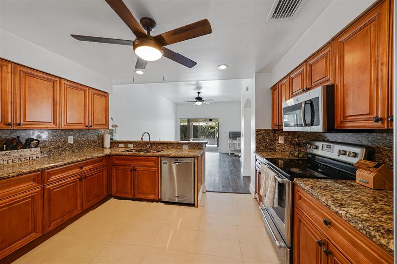 Image 7 of 58 For 2687 Oak Park Cir