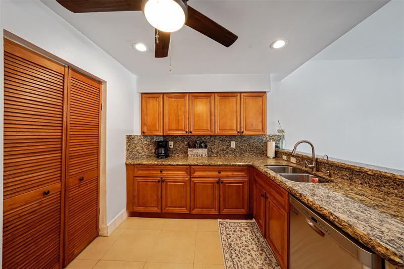 Image 8 of 58 For 2687 Oak Park Cir