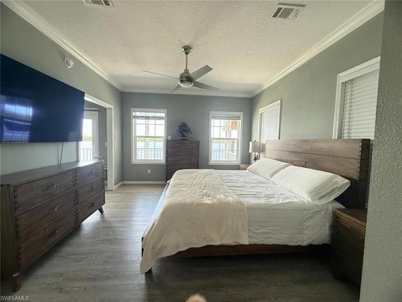 Image 12 of 32 For 4835 Riverside Dr