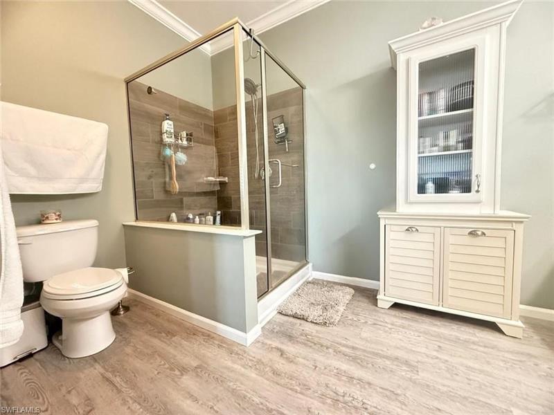 Image 16 of 32 For 4835 Riverside Dr