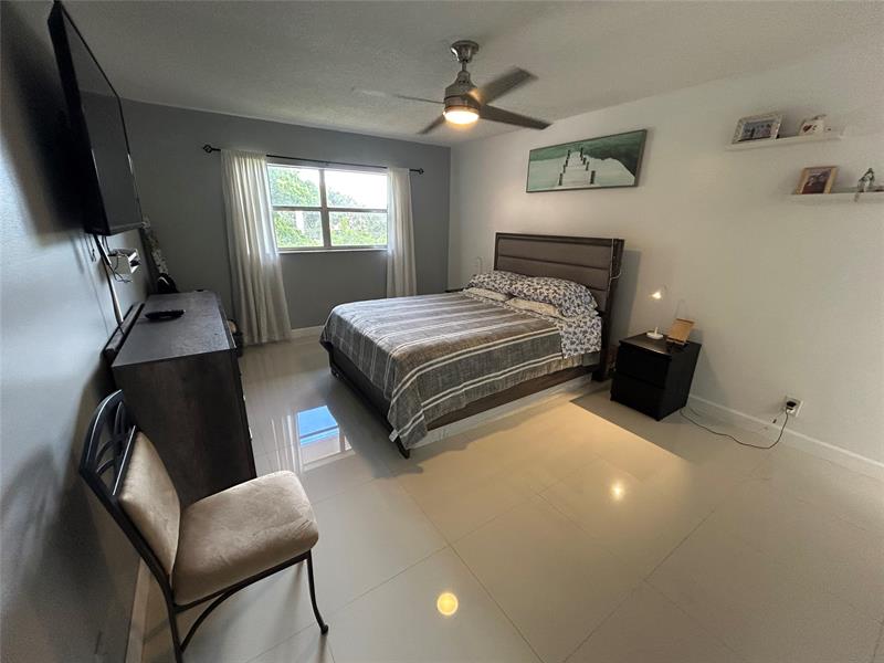 Image 14 of 23 For 8818 Mcnab Rd  303