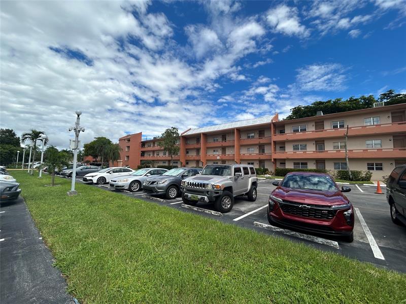 Image 3 of 23 For 8818 Mcnab Rd  303