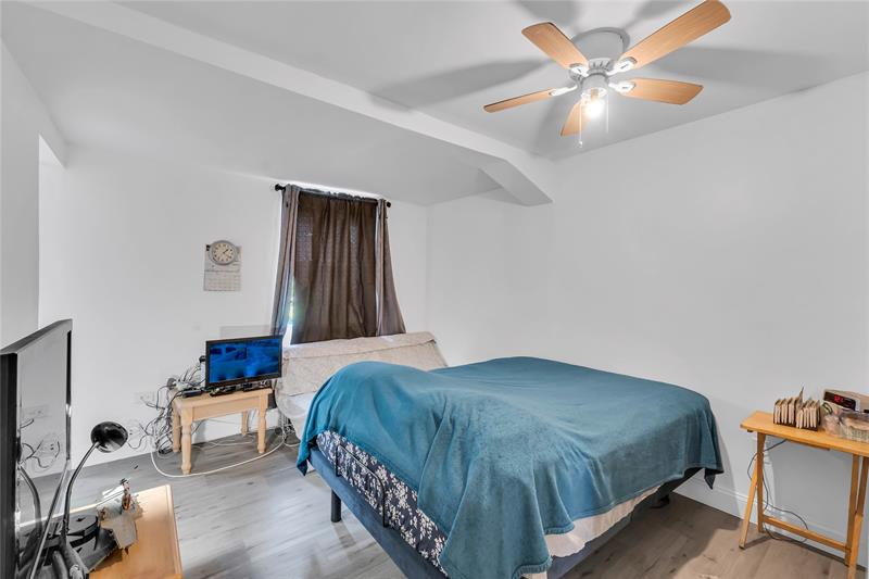 Image 12 of 39 For 891 34th Ter