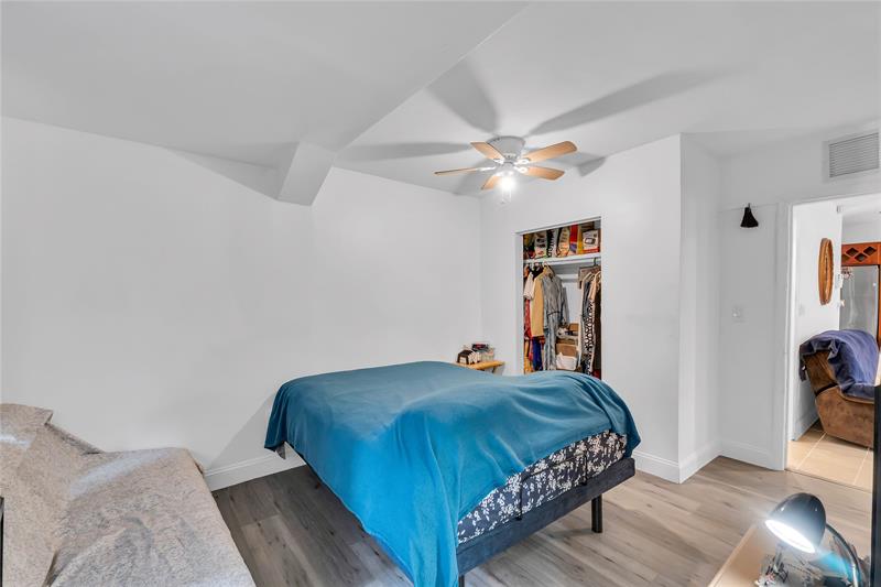 Image 13 of 39 For 891 34th Ter