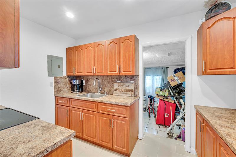 Image 18 of 39 For 891 34th Ter