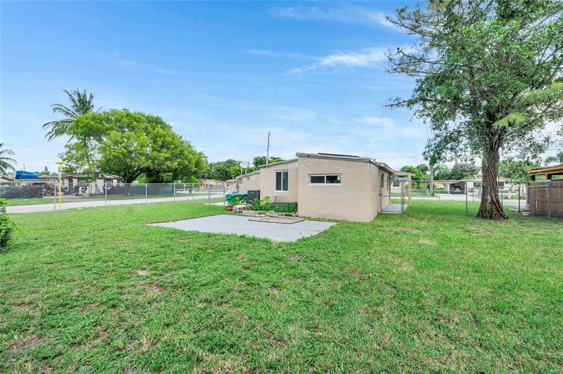 Image 23 of 39 For 891 34th Ter