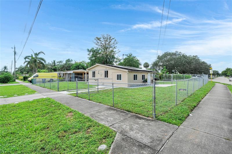 Image 26 of 39 For 891 34th Ter