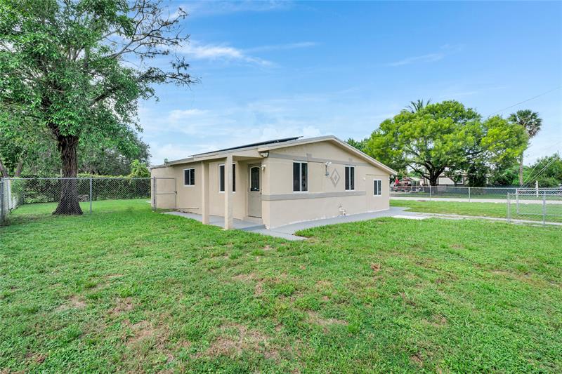 Image 27 of 39 For 891 34th Ter