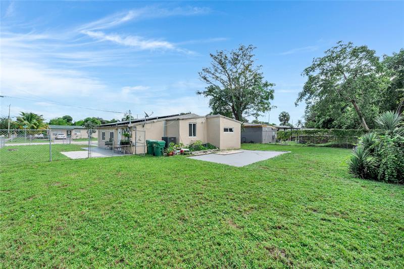 Image 28 of 39 For 891 34th Ter