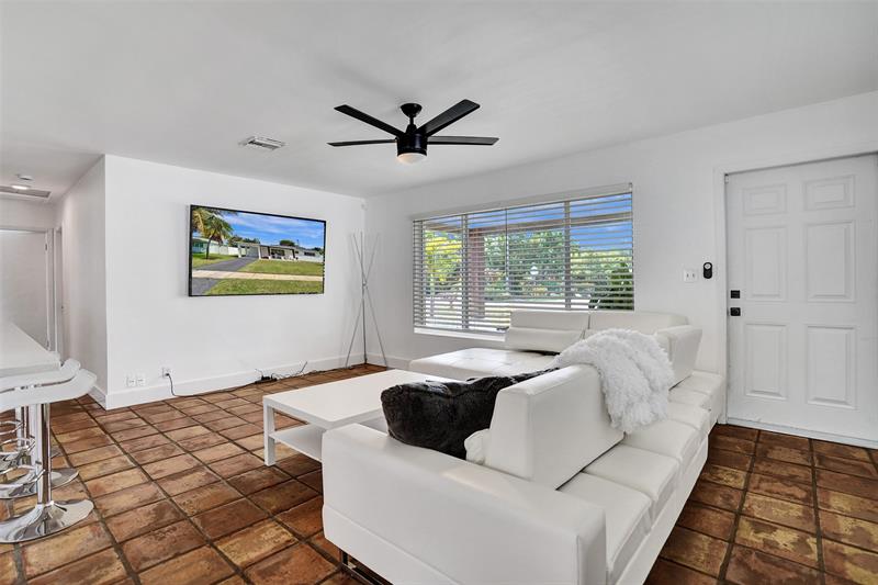 Image 11 of 52 For 2136 3rd Way