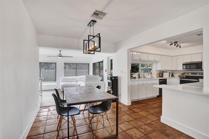 Image 19 of 52 For 2136 3rd Way
