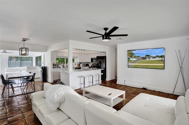Image 8 of 52 For 2136 3rd Way