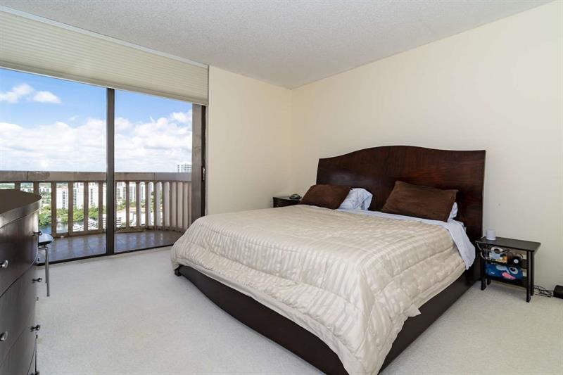 Image 12 of 22 For 19355 Turnberry Way  24c