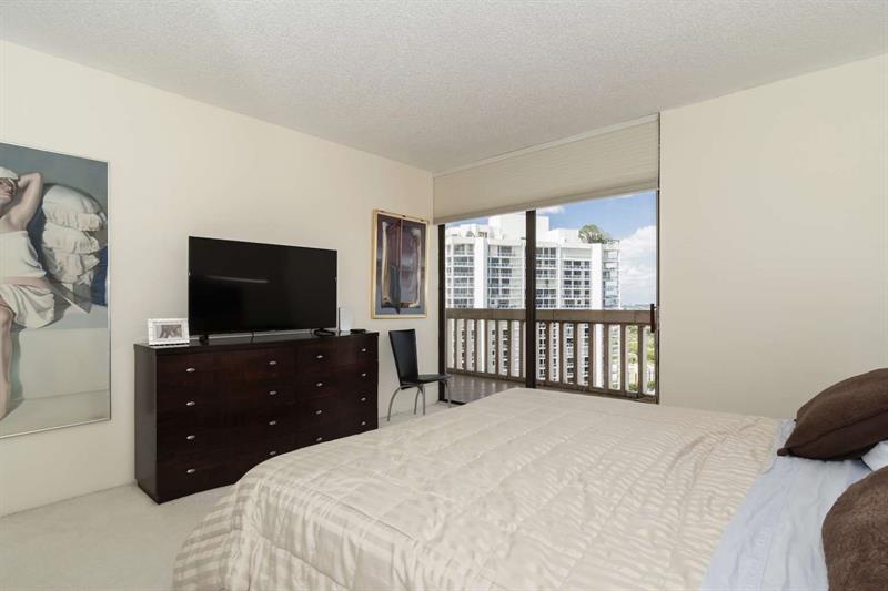 Image 14 of 22 For 19355 Turnberry Way  24c