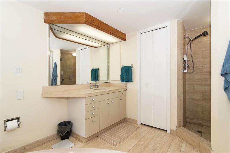 Image 17 of 22 For 19355 Turnberry Way  24c