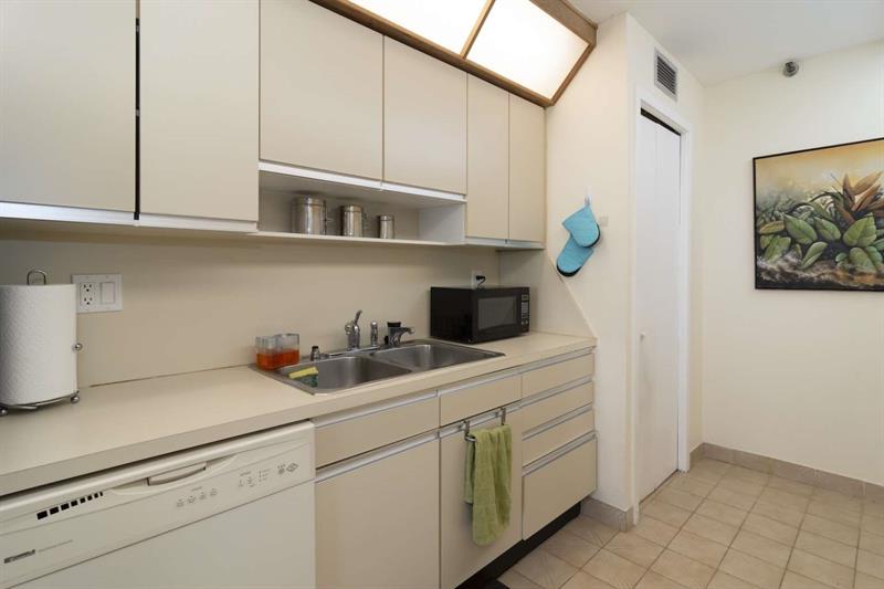 Image 21 of 22 For 19355 Turnberry Way  24c