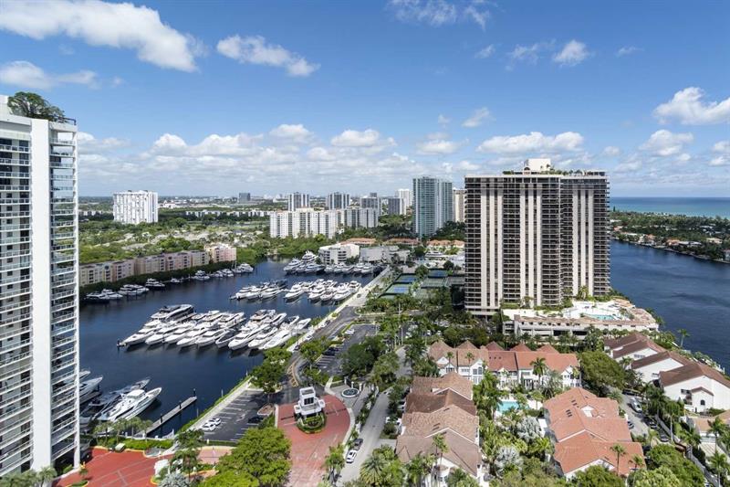 Image 3 of 22 For 19355 Turnberry Way  24c