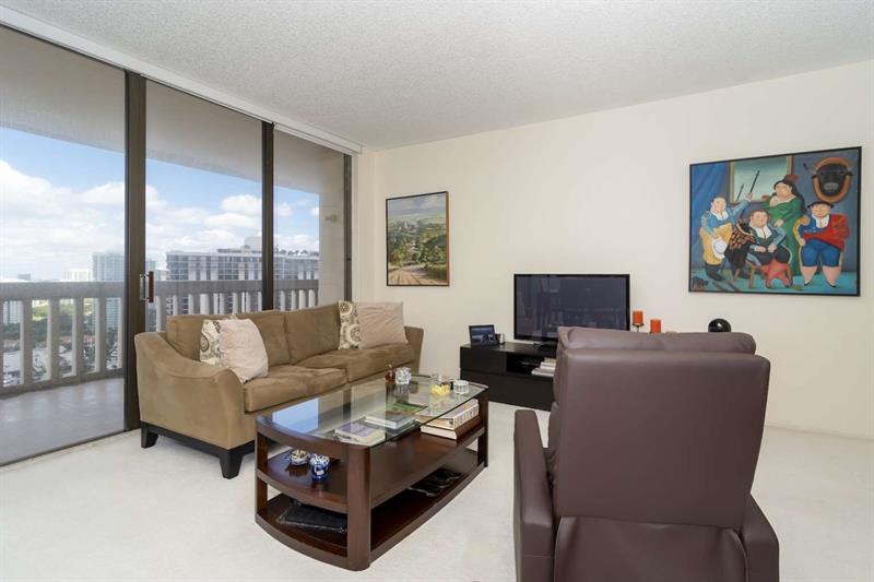 Image 6 of 22 For 19355 Turnberry Way  24c