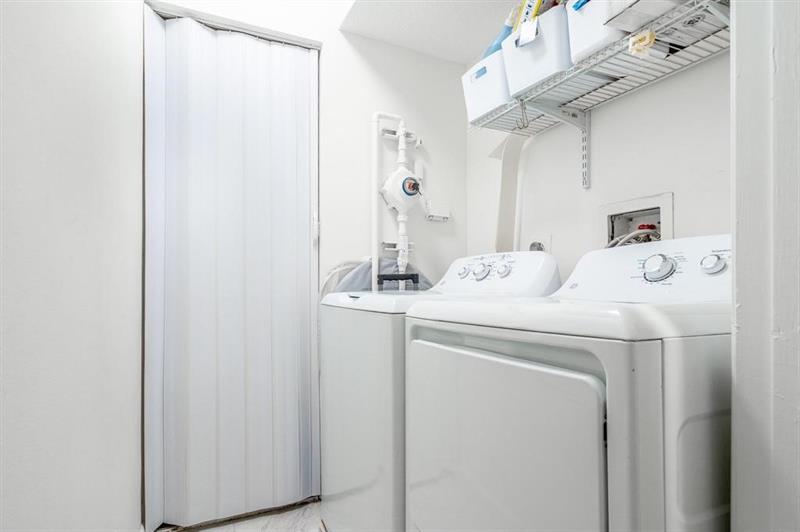 Image 12 of 18 For 8851 Wiles Rd  305